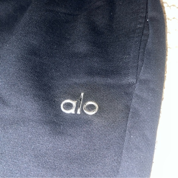 ALO Yoga Accolade Hoodie Sweat Matching Set in Black - Picture 9 of 15